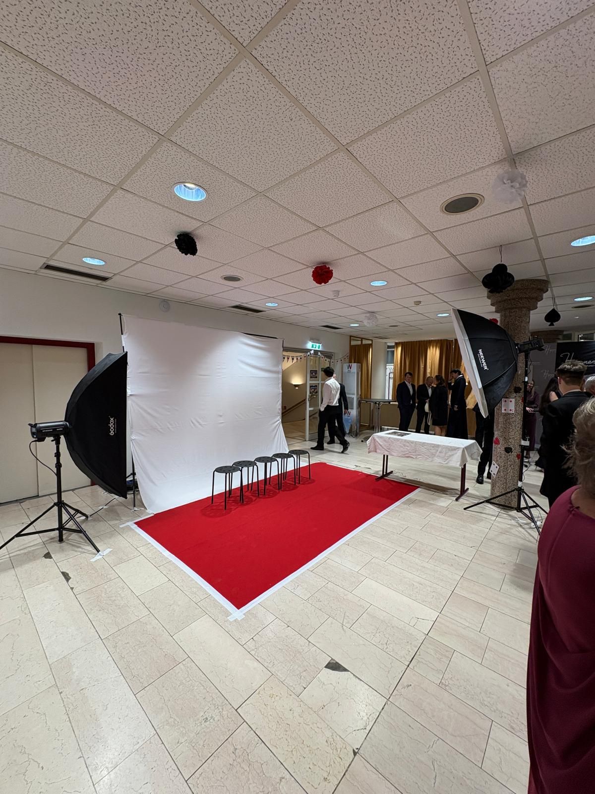 Fotostudio beim Maturaball der HAK Vöcklabruck in der ALFA Steyrermühl in Laakirchen Fotostudio beim Maturaball der HAK Vöcklabruck in der ALFA Steyrermühl in Laakirchen
