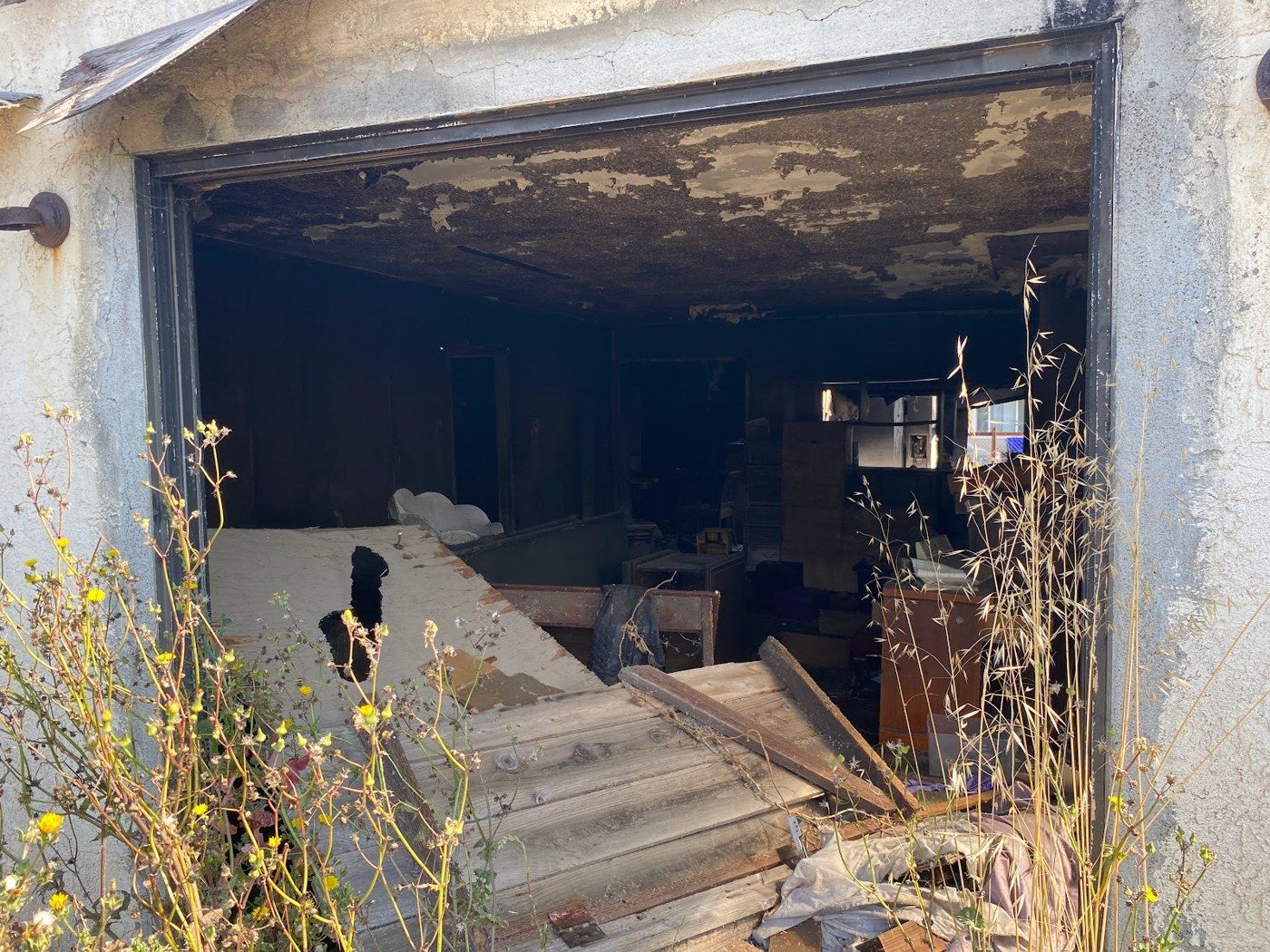 Richmond project, photo 07: Open garage and accumulated contents
