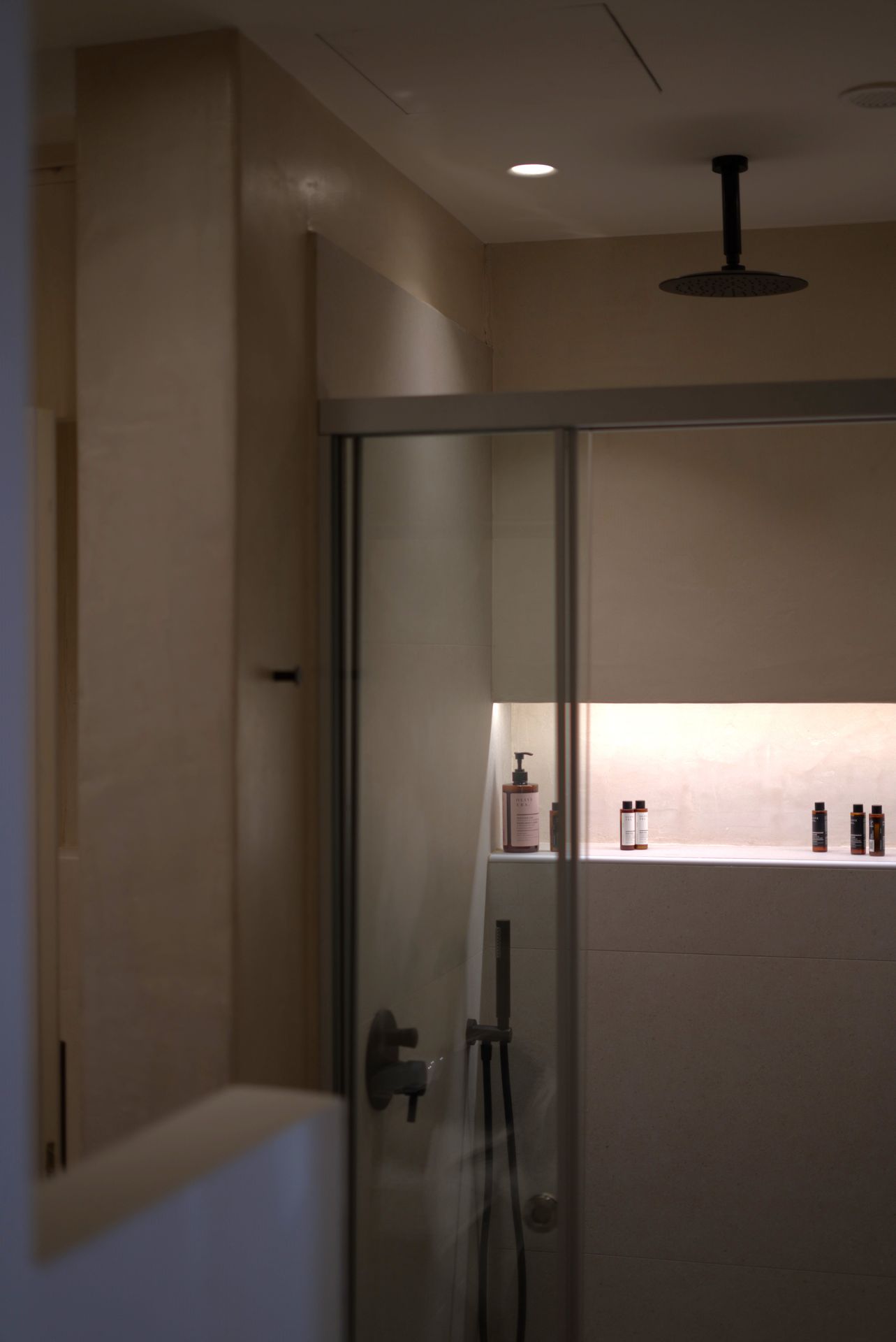 shower the lagoon Crete