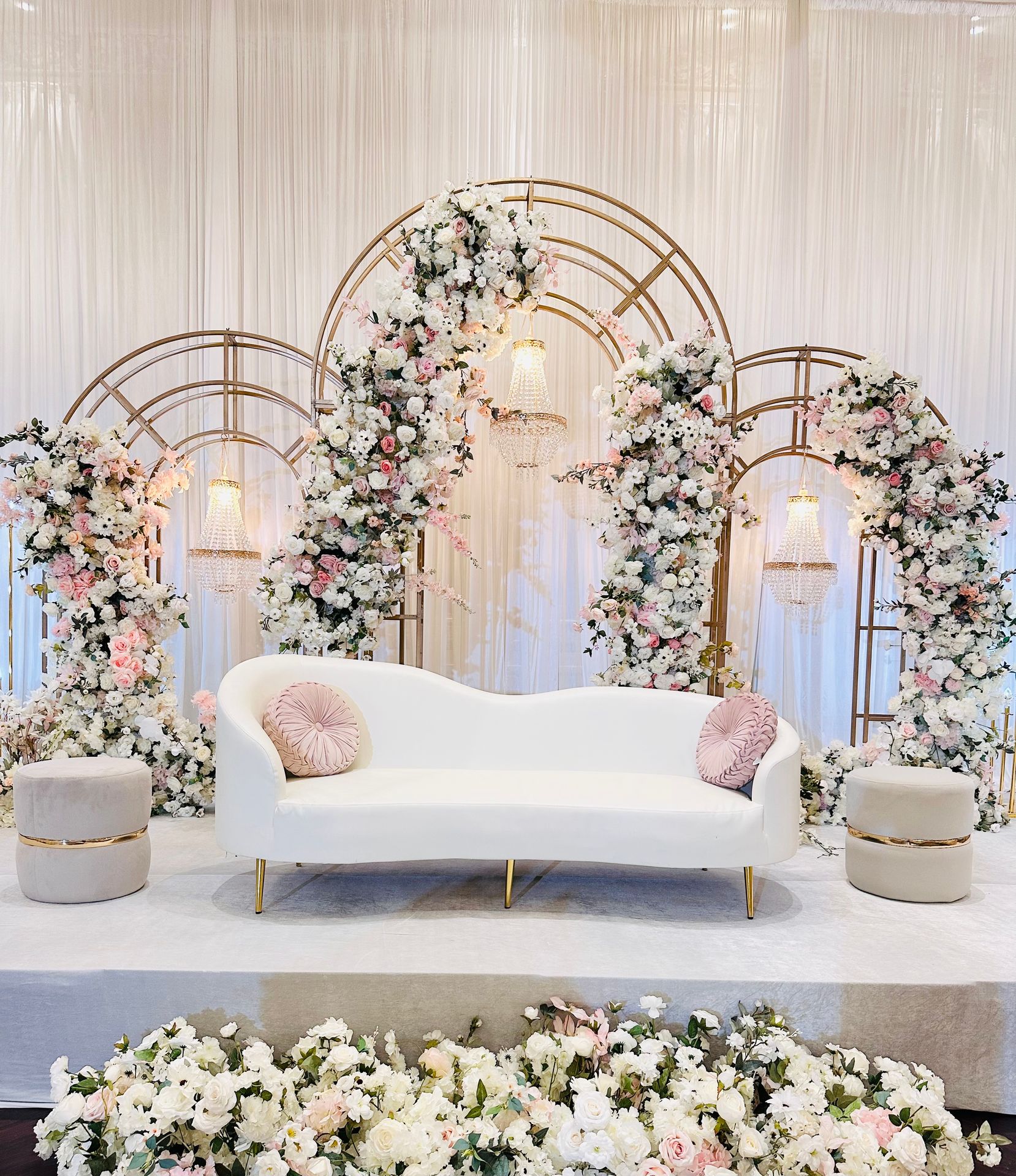 Elegant bridal bouquet with fresh flowers