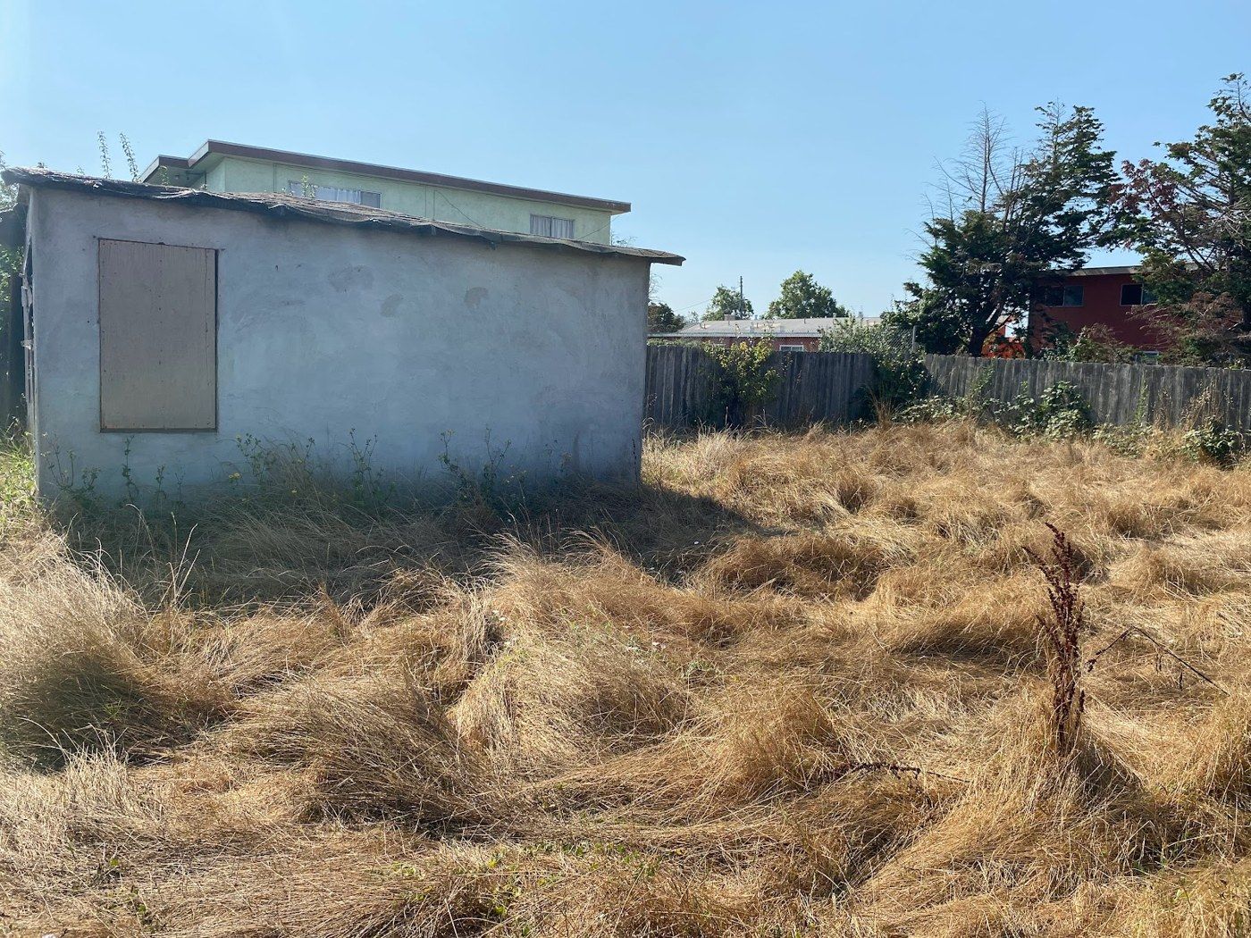 Richmond project, photo 08: Initial yard and building exterior