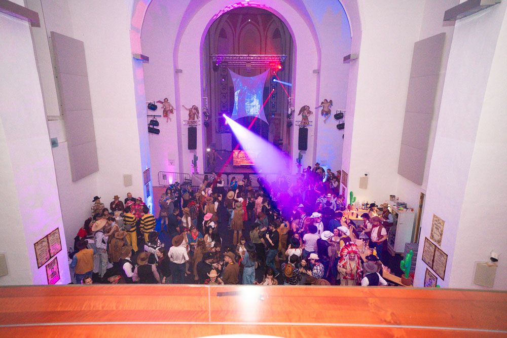 event stimmung imma wuedara round table wels minoriten innen event stimmung imma wuedara round table wels minoriten innen