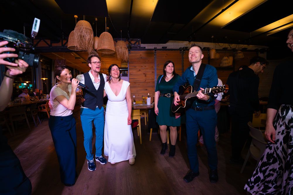 Liveband Coverage spielt auf Hochzeit am Wolfgangsee und sorgt für volle Tanzfläche