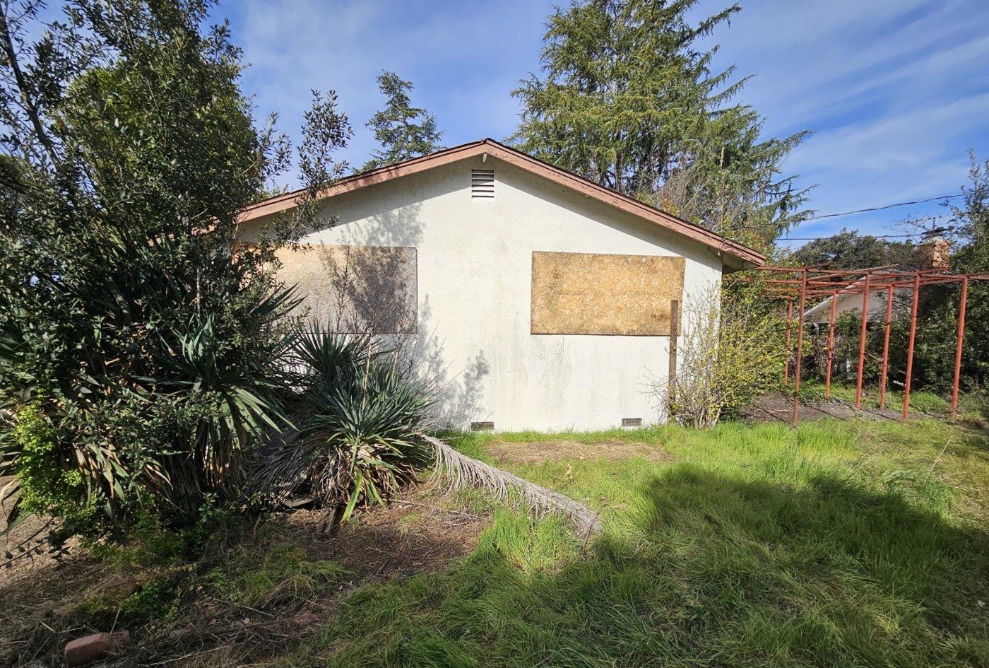 Fremont project, photo 04: Boarded exterior before construction