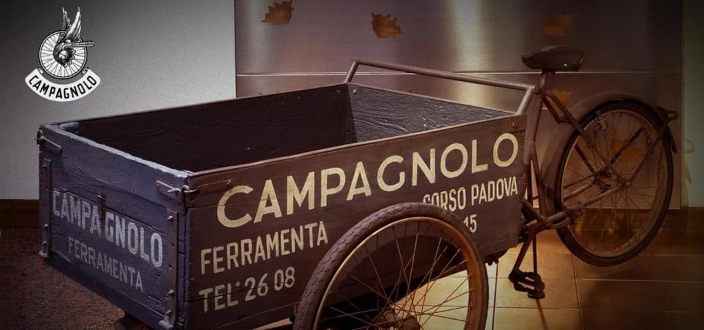 Vélo d'époque de la marque Campagnolo en tricycle. Vélo d'époque de la marque Campagnolo en tricycle.