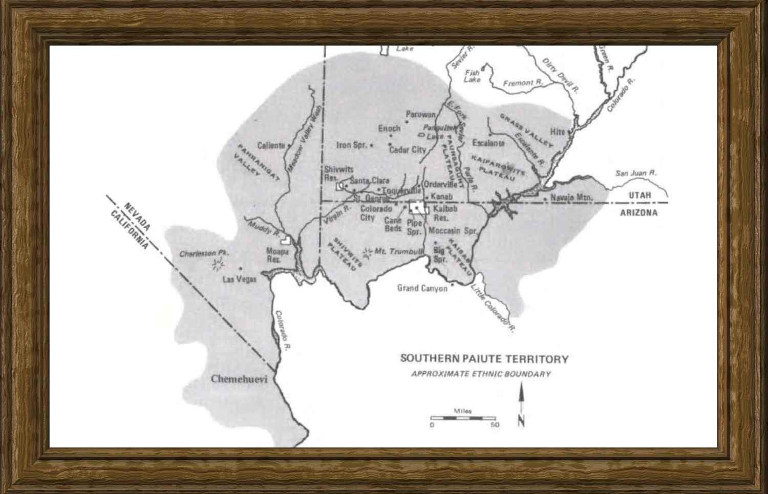 Une carte de la ville de Boston, soigneusement encadrée, mettant en évidence les zones clés et les attractions. Une carte de la ville de Boston, soigneusement encadrée, mettant en évidence les zones clés et les attractions.