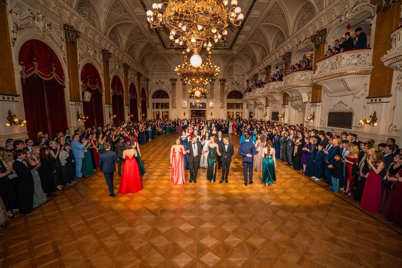 auftanzen beim maturaball der htl leonding 2026 im palais linz auftanzen beim maturaball der htl leonding 2026 im palais linz