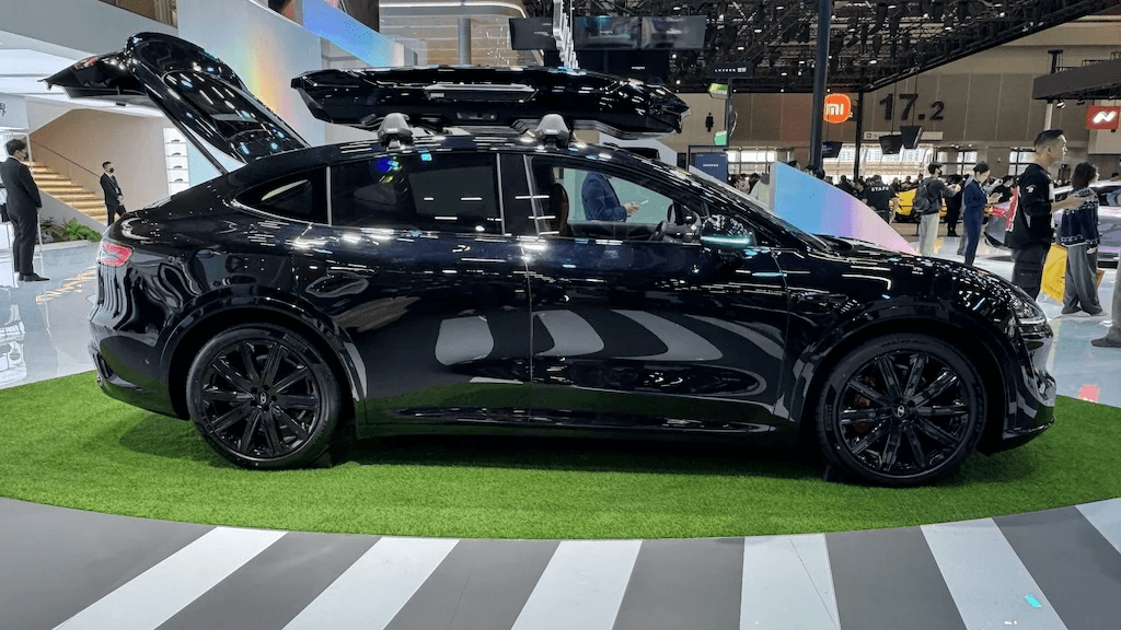 Vue de profil de la Luxeed R7