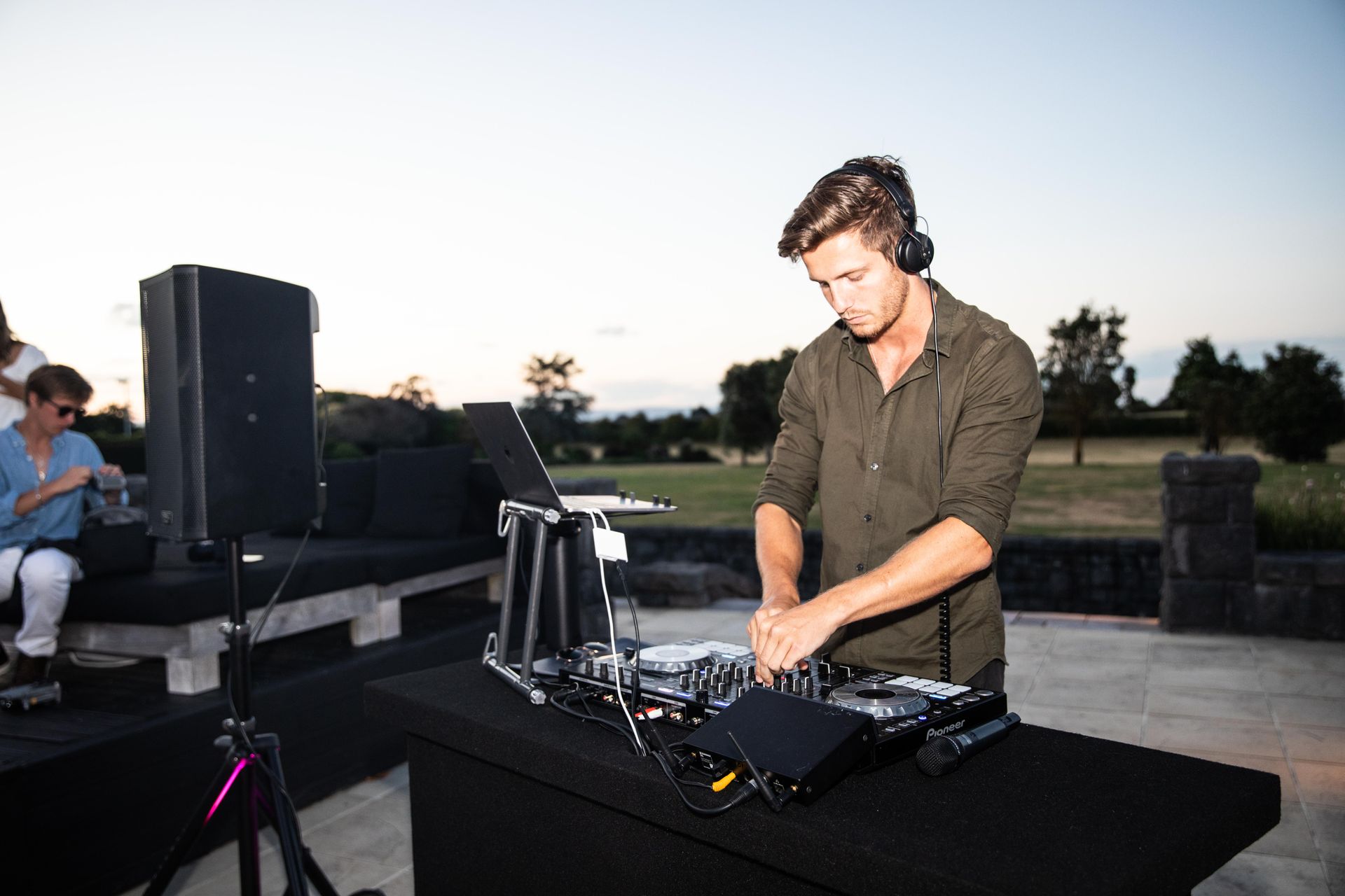 wedding dj playing wedding reception new zealand wedding dj playing wedding reception new zealand