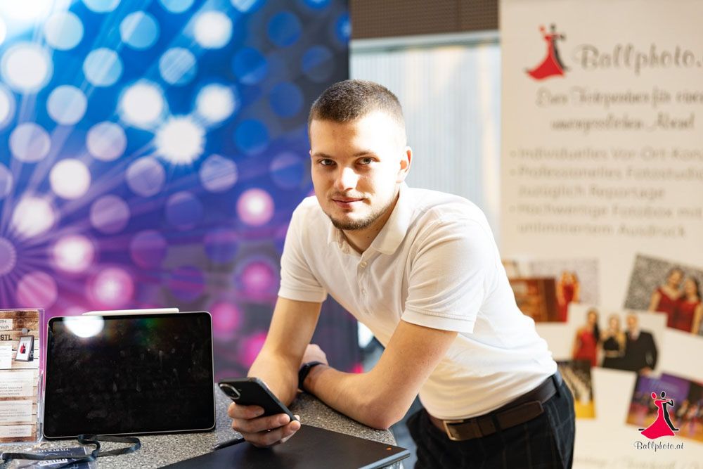 beratungsgespräch mit ballkomitee bei der maturaballmesse 2026 ballbox beratungsgespräch mit ballkomitee bei der maturaballmesse 2026 ballbox