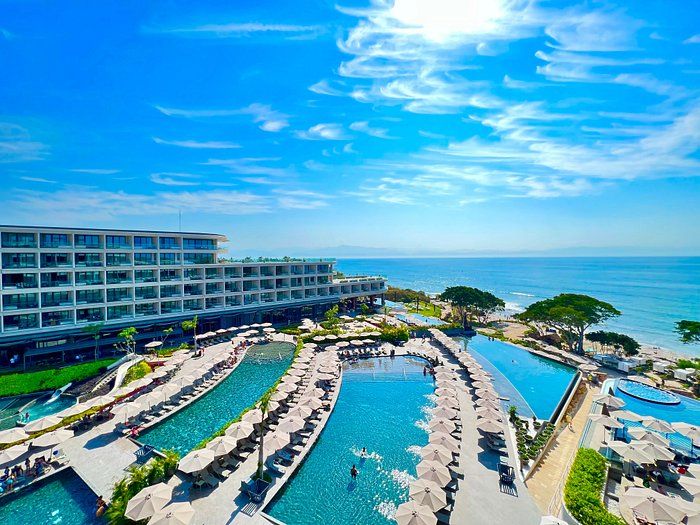 Dreams Bahia Mita resort pools overlooking the Pacific Ocean Dreams Bahia Mita resort pools overlooking the Pacific Ocean