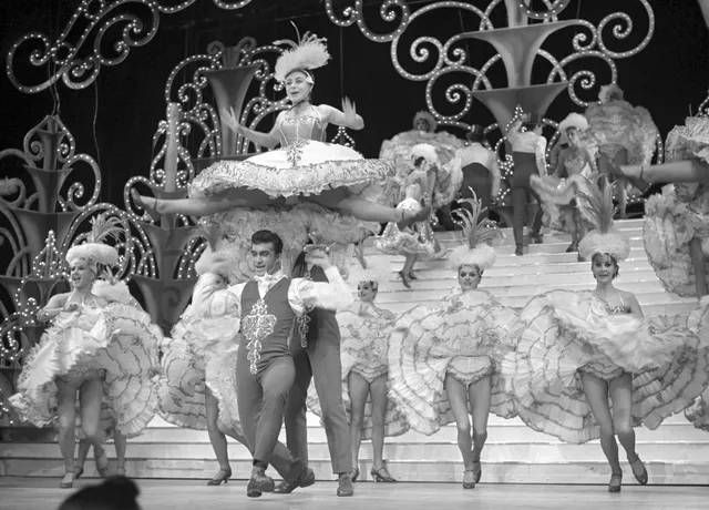 Le spectacle Les Folies Bergère à Las Vegas. Le spectacle Les Folies Bergère à Las Vegas.