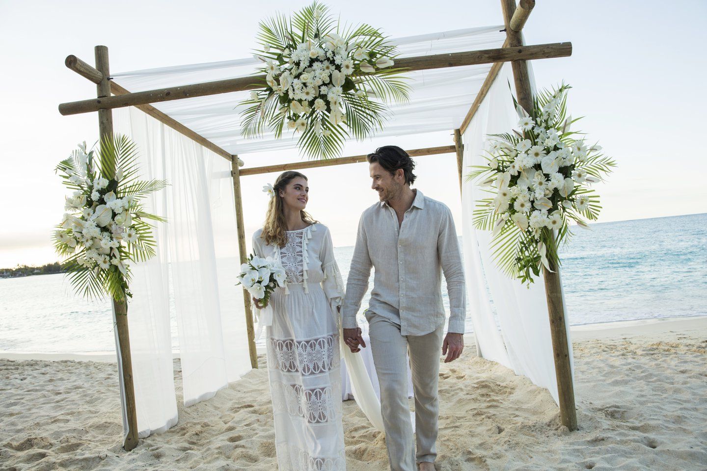 Royal Plam Beachcomber Weddings with The Holiday Artist Royal Plam Beachcomber Weddings with The Holiday Artist