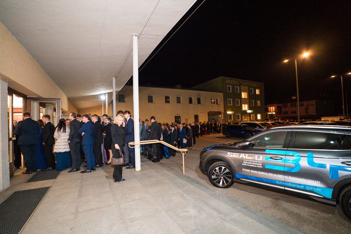 menschenandrang einlass maturaball htl steyr enns 2026 menschenandrang einlass maturaball htl steyr enns 2026