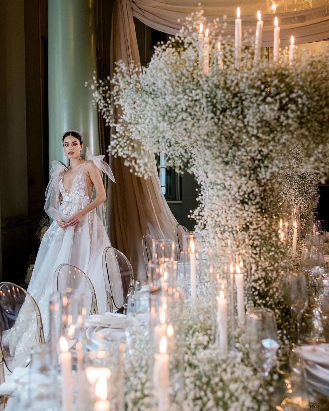 Elegant Antalya wedding reception at a five-star hotel planned by Ramarossi with floral decorations and candlelit tables Elegant Antalya wedding reception at a five-star hotel planned by Ramarossi with floral decorations and candlelit tables