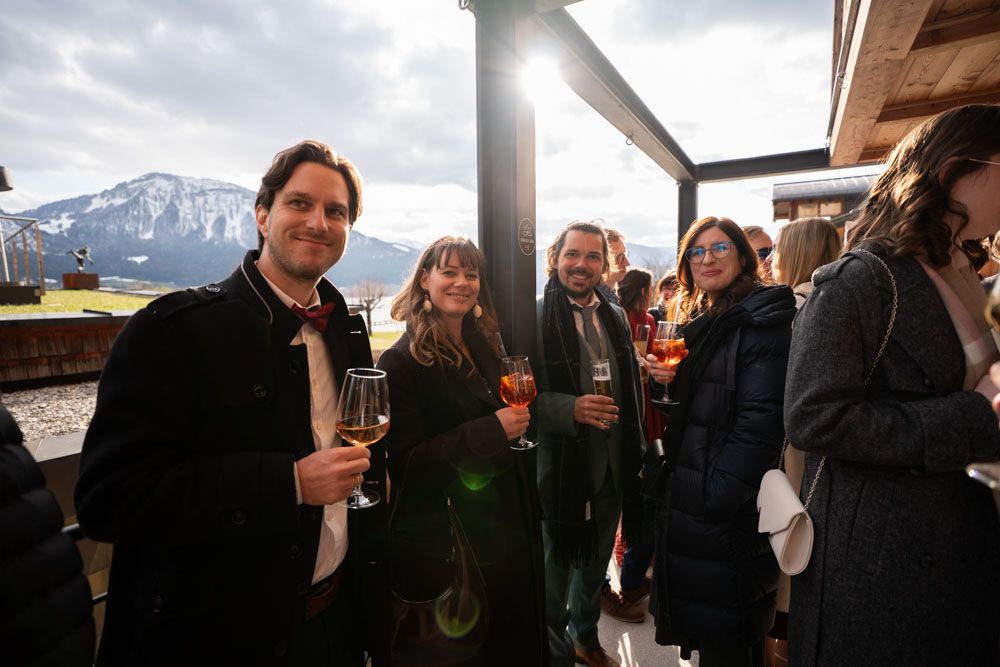 Gäste bei der Agape einer Hochzeit in der Schmankerlstubn Berau am Wolfgangsee