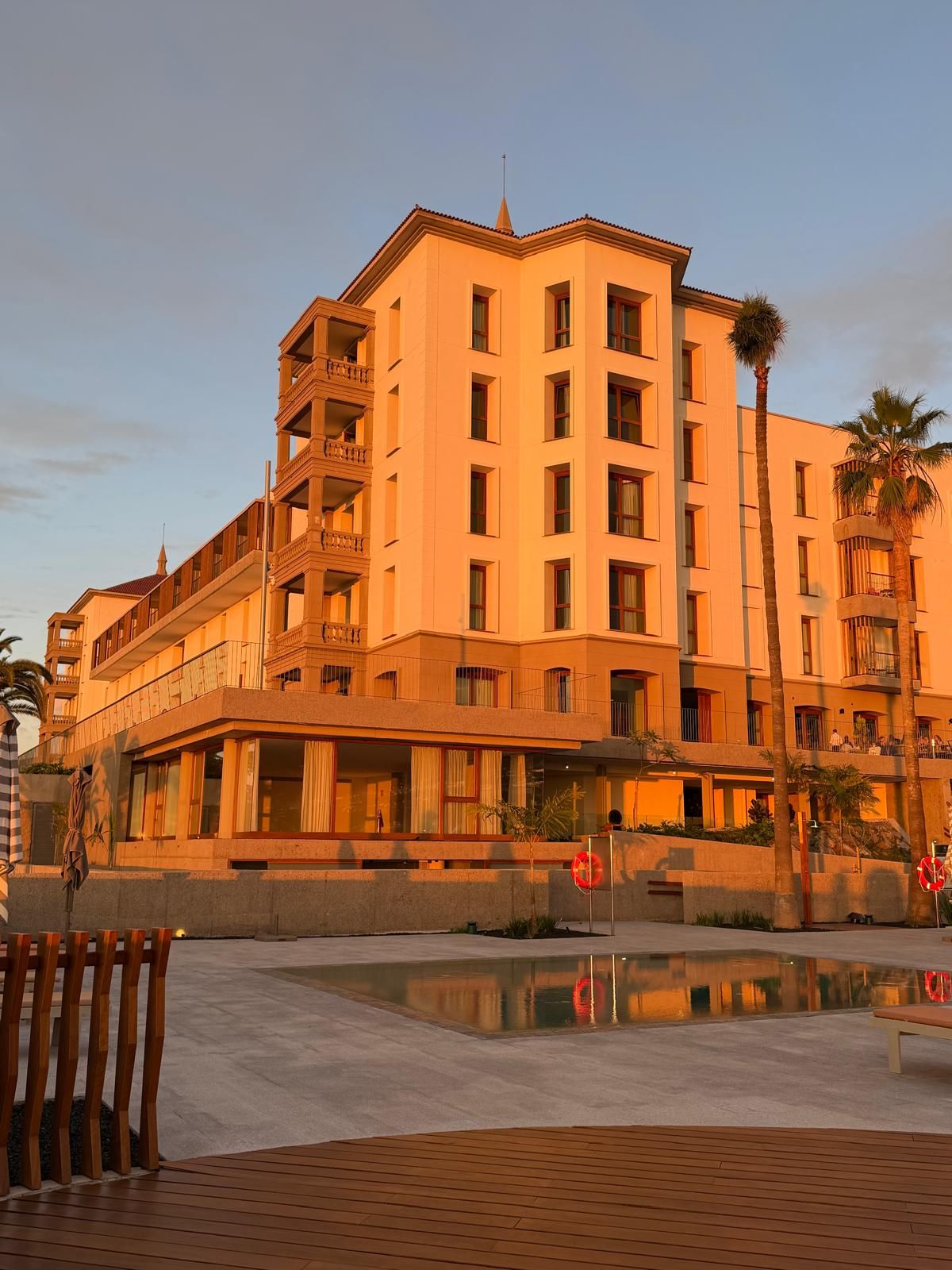 A picture of the pool side view of the Gran Hotel Taoro A picture of the pool side view of the Gran Hotel Taoro