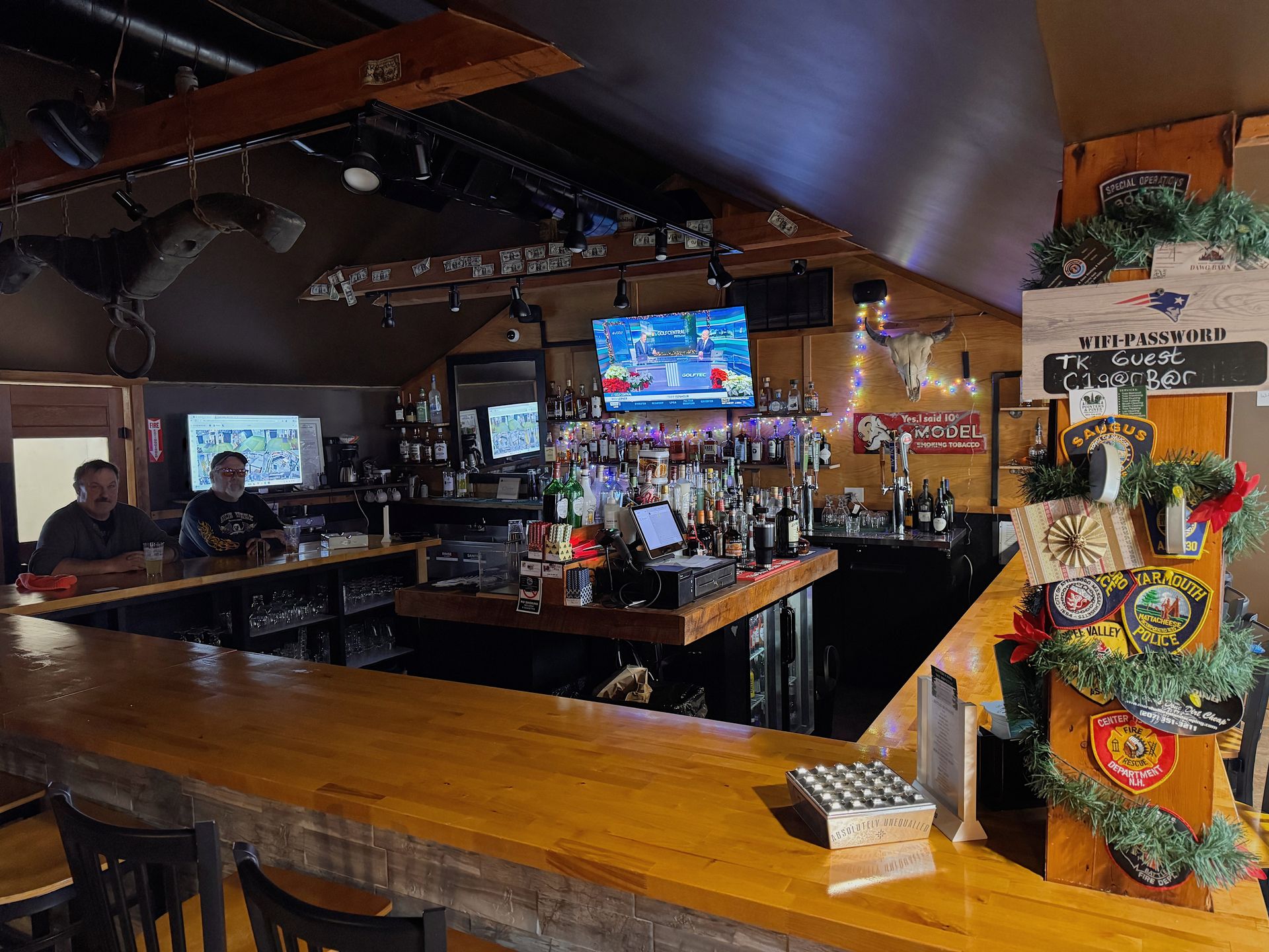 Tk's Cigar Bar & Golf Sims - Photo 2