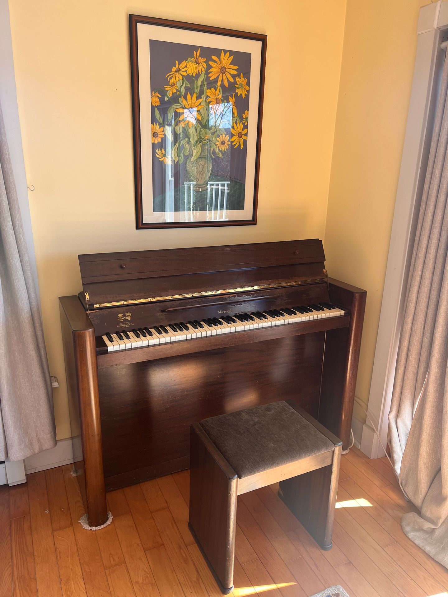 Alternative royal eastern european piano Alternative royal eastern european piano