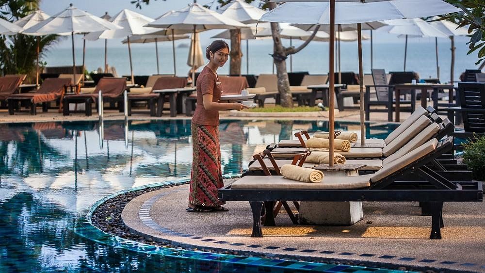 NH Collection Samui Peace Resort Poolside Service