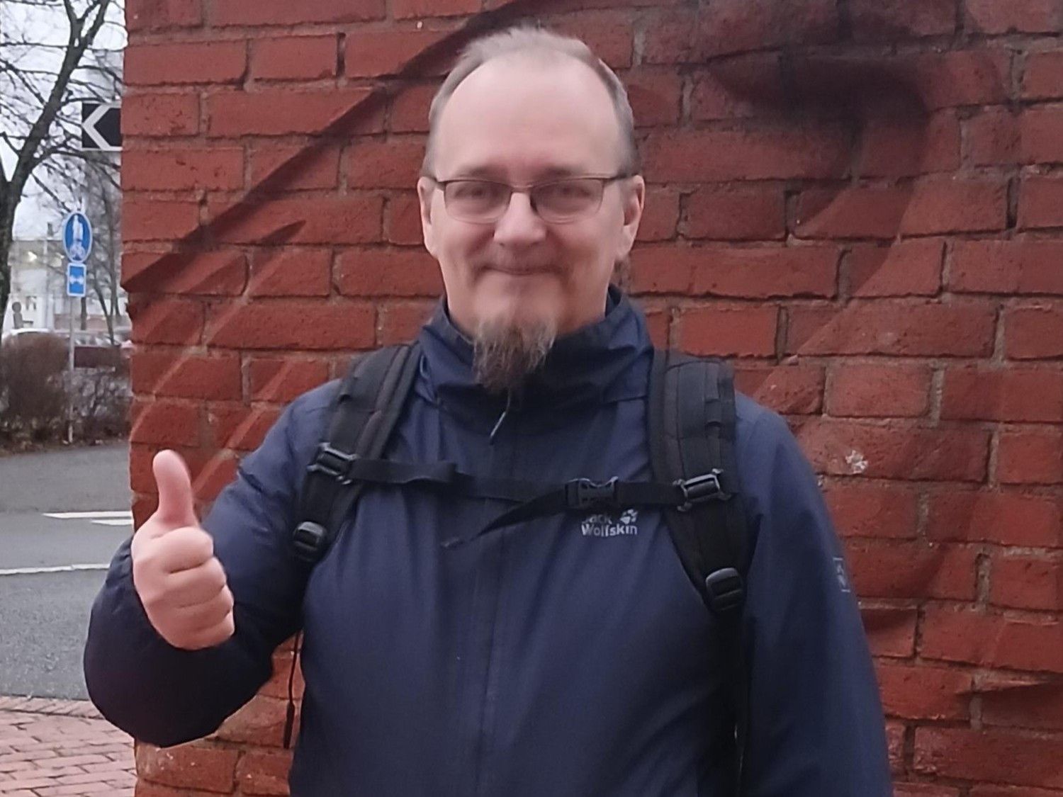 Petri Kilpelainen Hermanninaukiolla Petri Kilpelainen Hermanninaukiolla