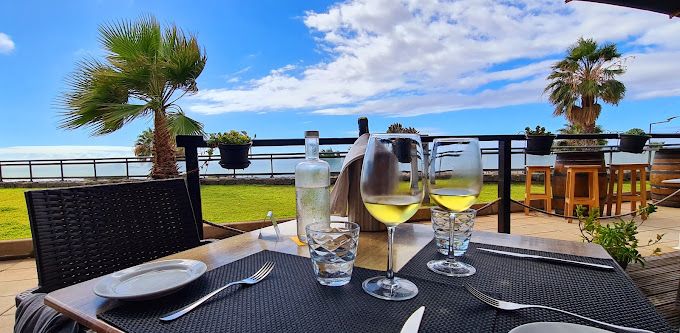 restaurant dining