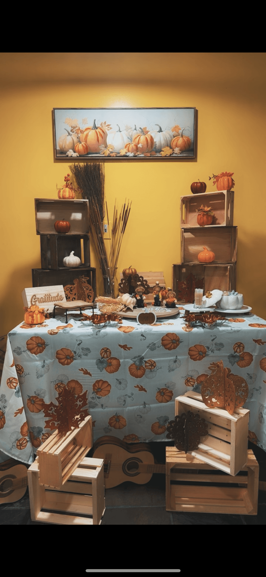 At Gena’s Mexican Kitchen, fall is in the air! 🍁 Come enjoy the cozy autumn atmosphere we’ve created just for you — filled with warmth, flavor, and love. Bring your friends, family, and loved ones, and make this season unforgettable! ❤️🌮