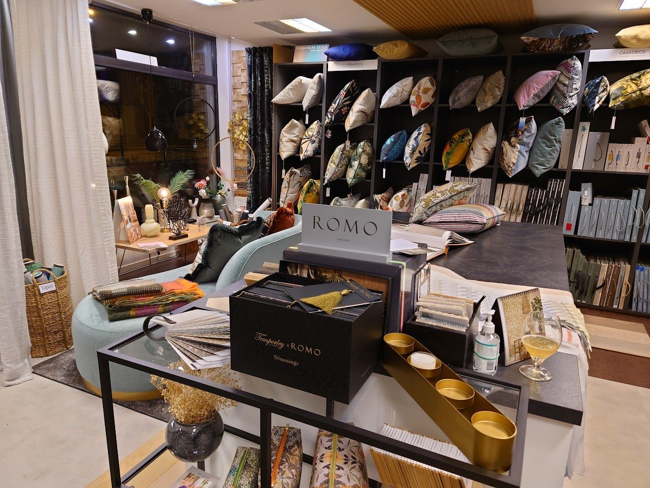 Bilde av butikk som selger  Wave, Italienske, Paris og Lift gardiner