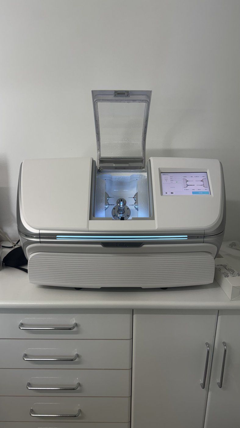 Fresadora Lilivis MILL LM-100 recién instalada en clínica dental de Ondara
