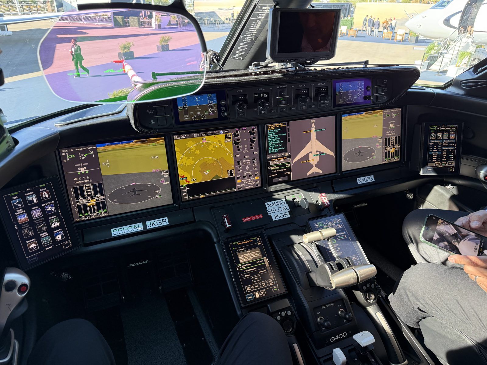 Gulfstream G400 flight deck with N400G labels visible on the panel