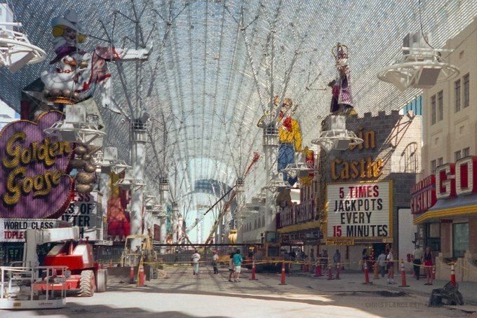 Centre commercial Fremont Street Experience à Las Vegas. Centre commercial Fremont Street Experience à Las Vegas.