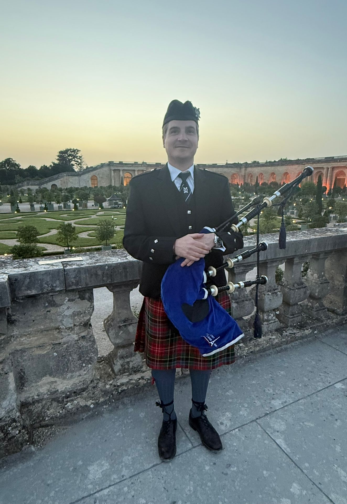 Swiss Piping Champion performing at the Royal Ball at Château de Versailles, luxury event bagpiper in France