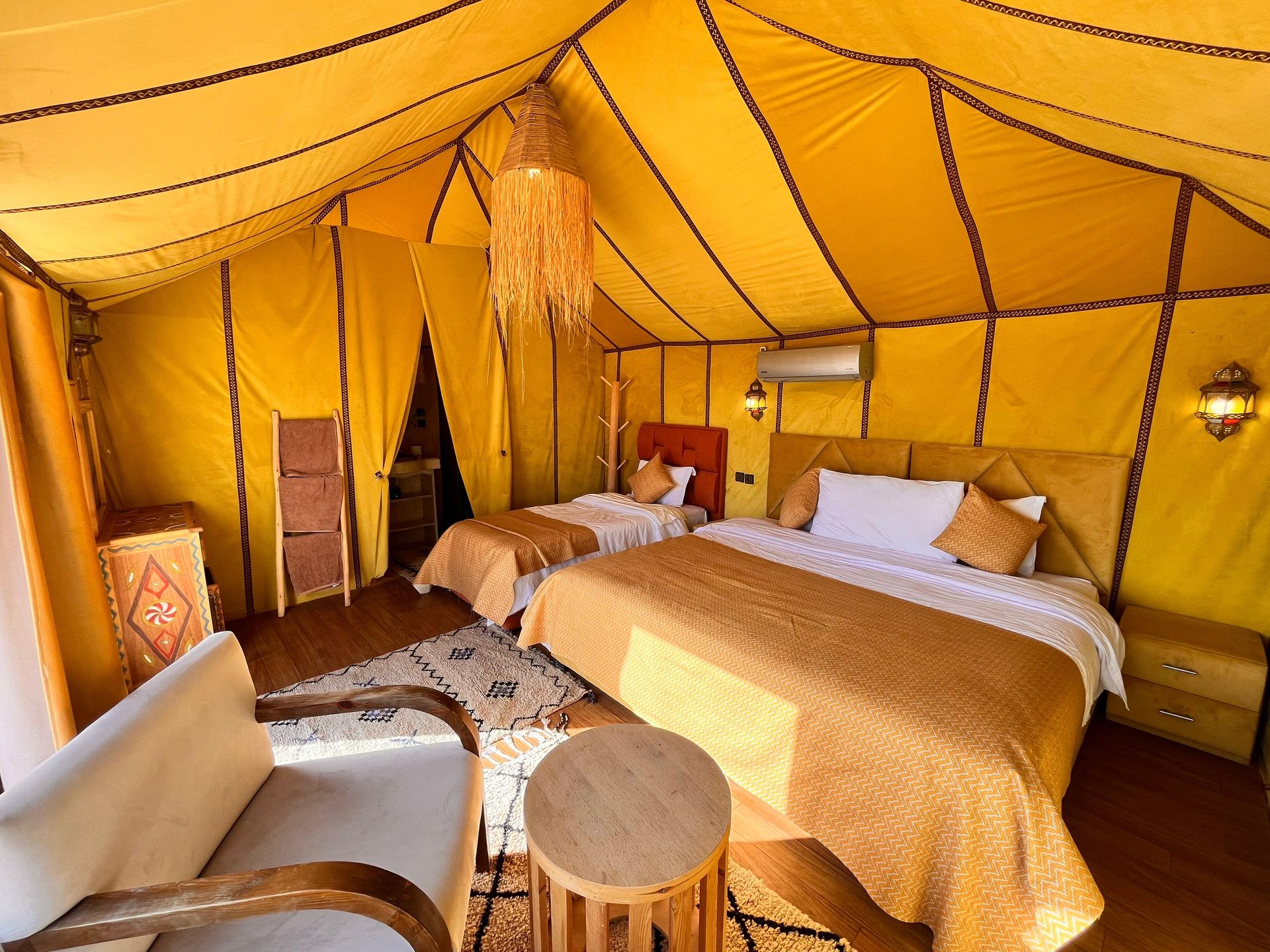 A luxury private room in a luxury camp in marzouga desert 