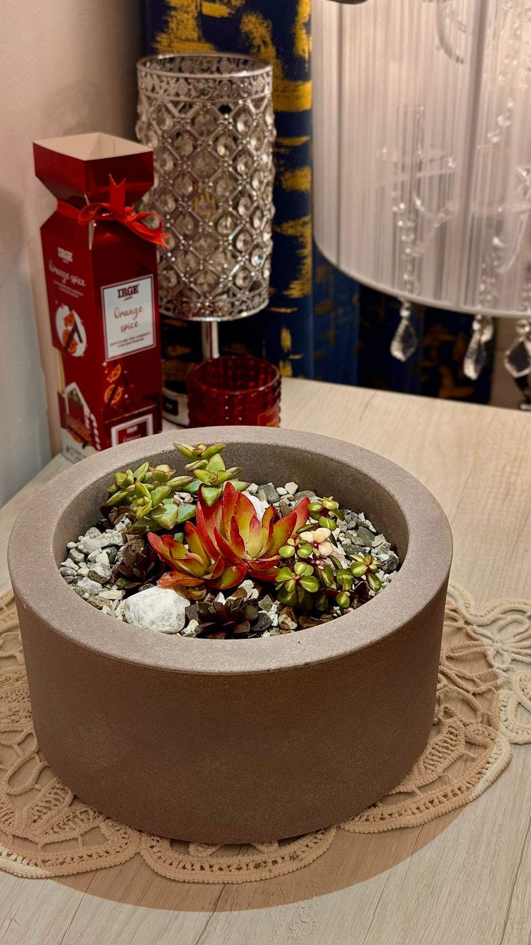 minimalist floral arrangement