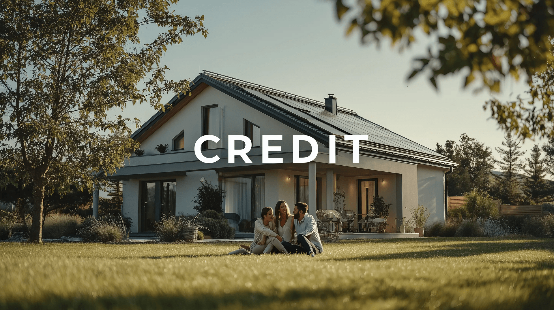Une famille assis sur la pelouse devant leur maison avec un titre au milieu écrit CREDIT