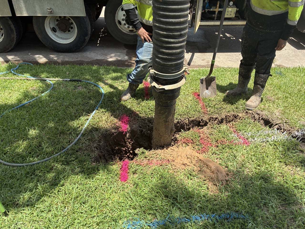 SiteTwin technician using vacuum excavation to expose a utility on a Texas job site