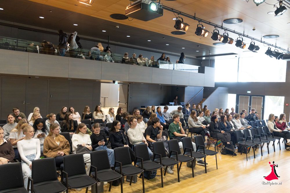 besucher bei der maturaballmesse 2026 von ballbox in oberösterreich besucher bei der maturaballmesse 2026 von ballbox in oberösterreich