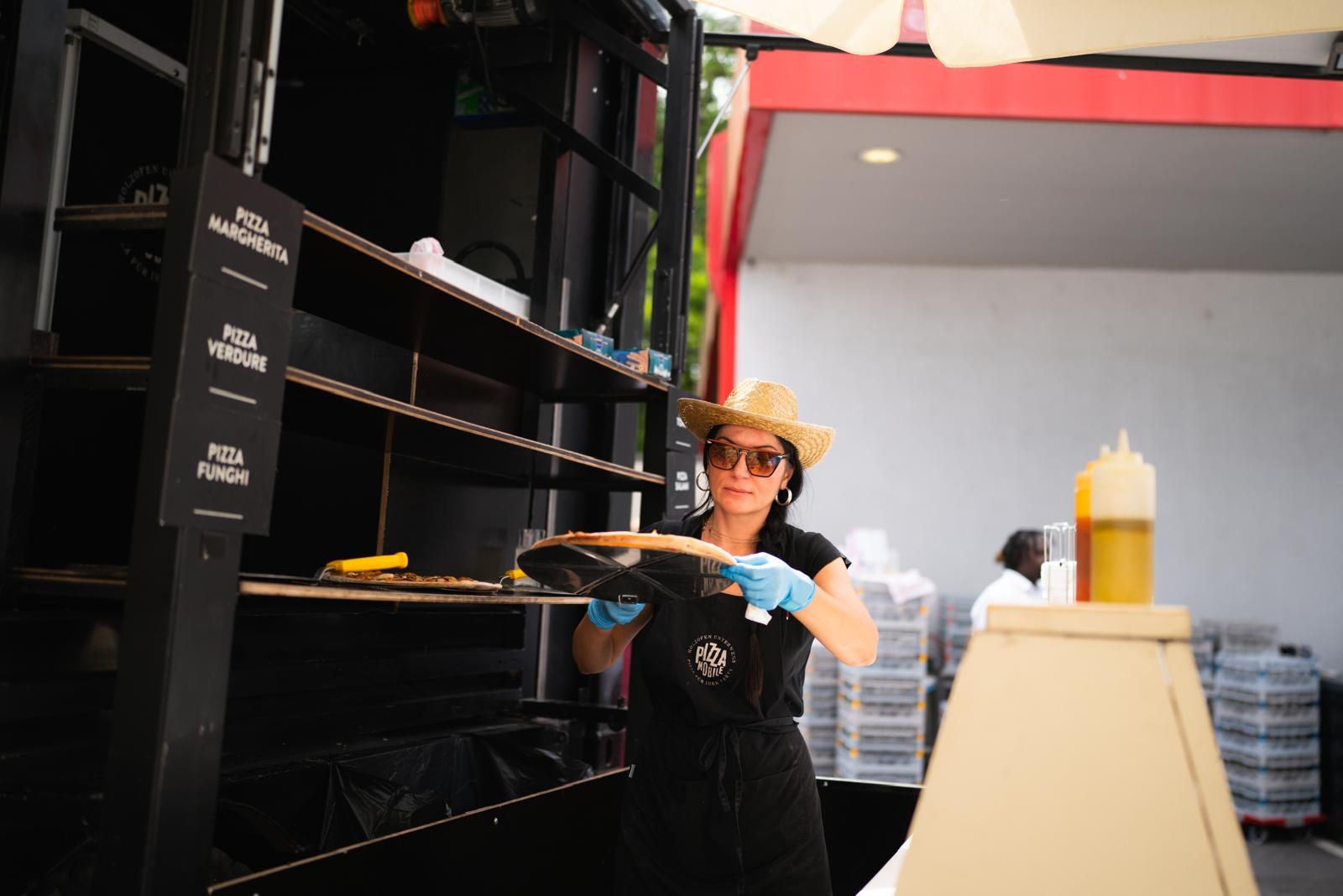 burger vom limitless foodtruck bei banner sommerfest burger vom limitless foodtruck bei banner sommerfest