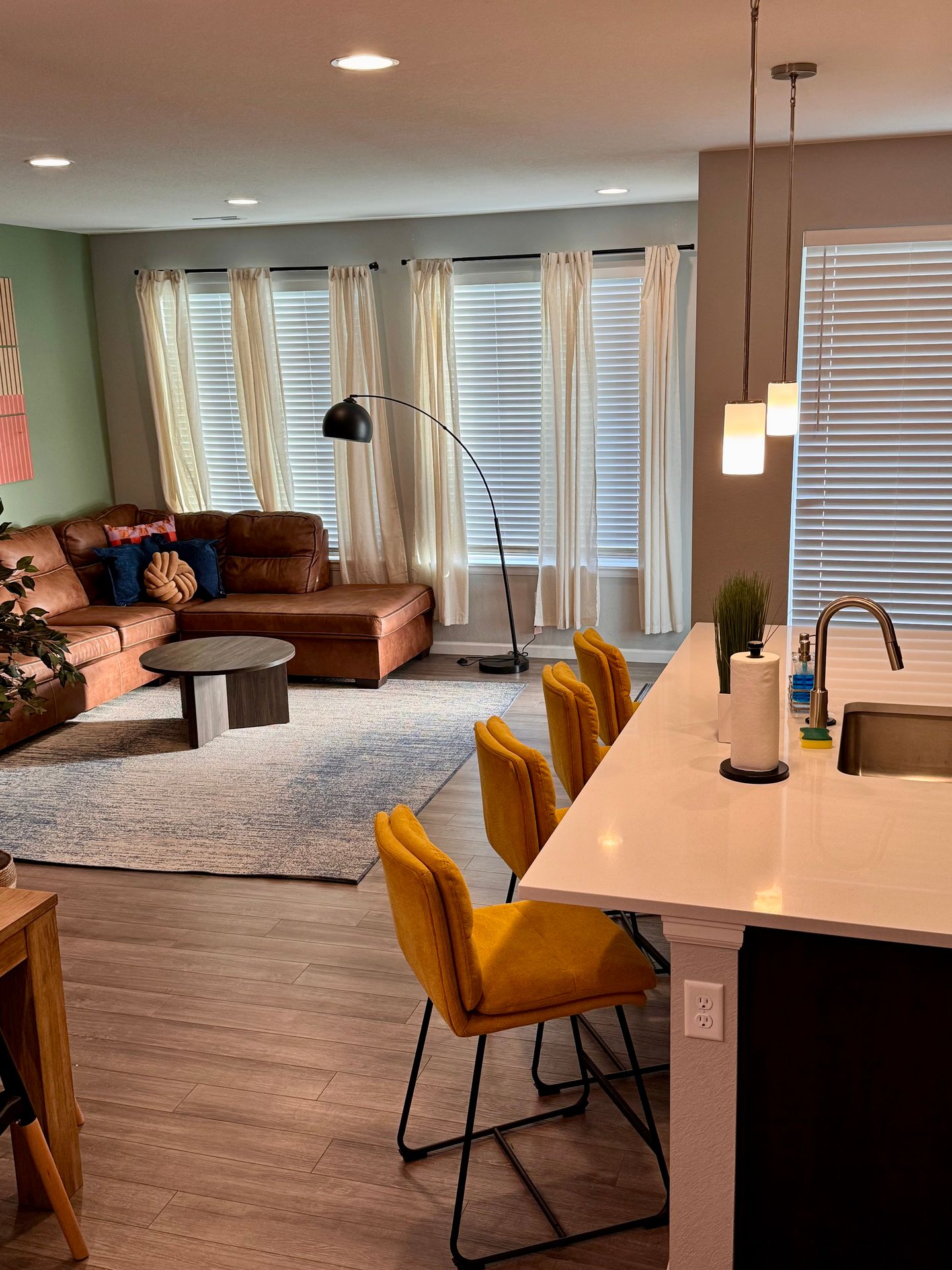 clean Airbnb bedroom