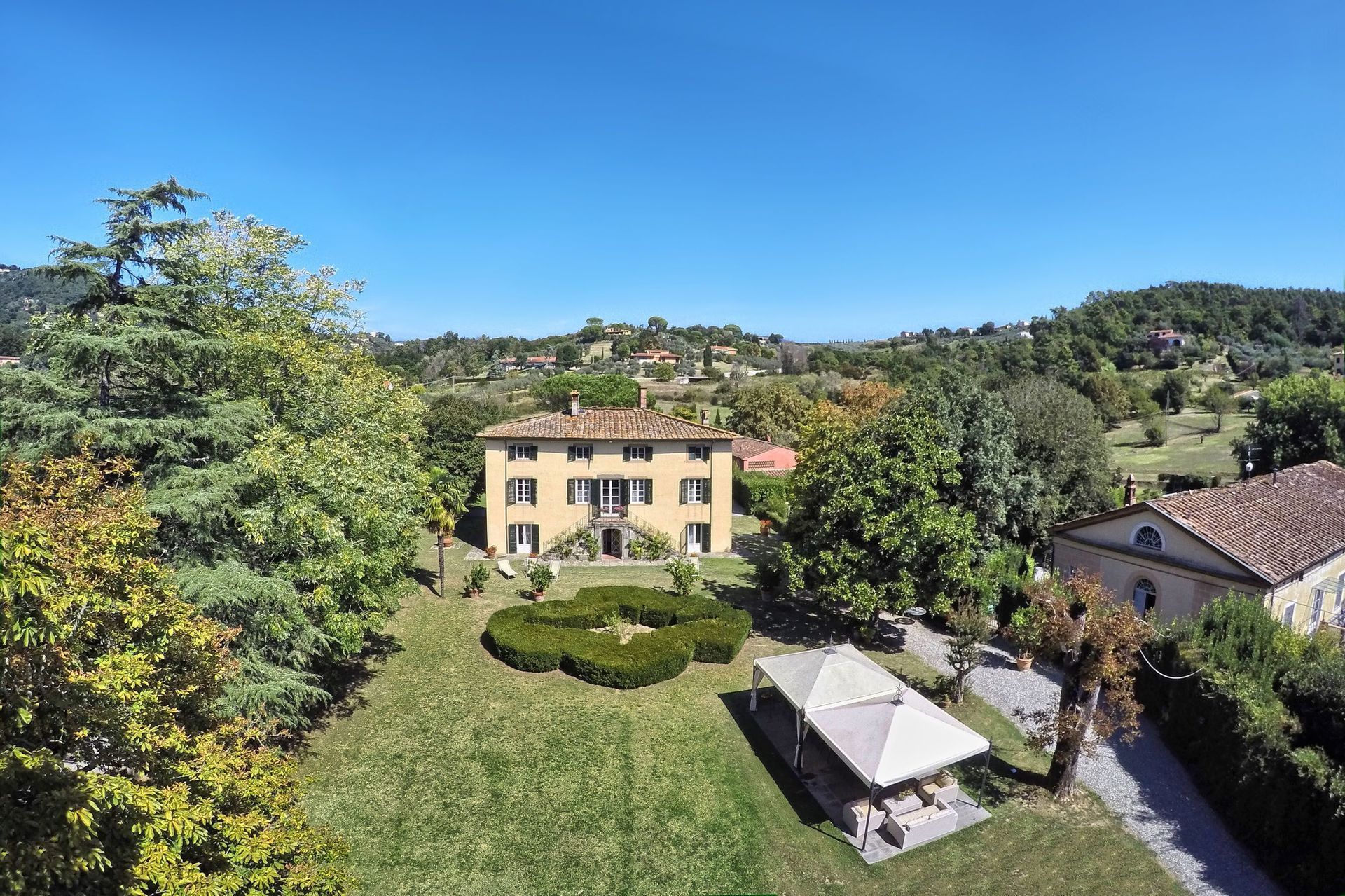 Large luxury villa to rent Tuscany