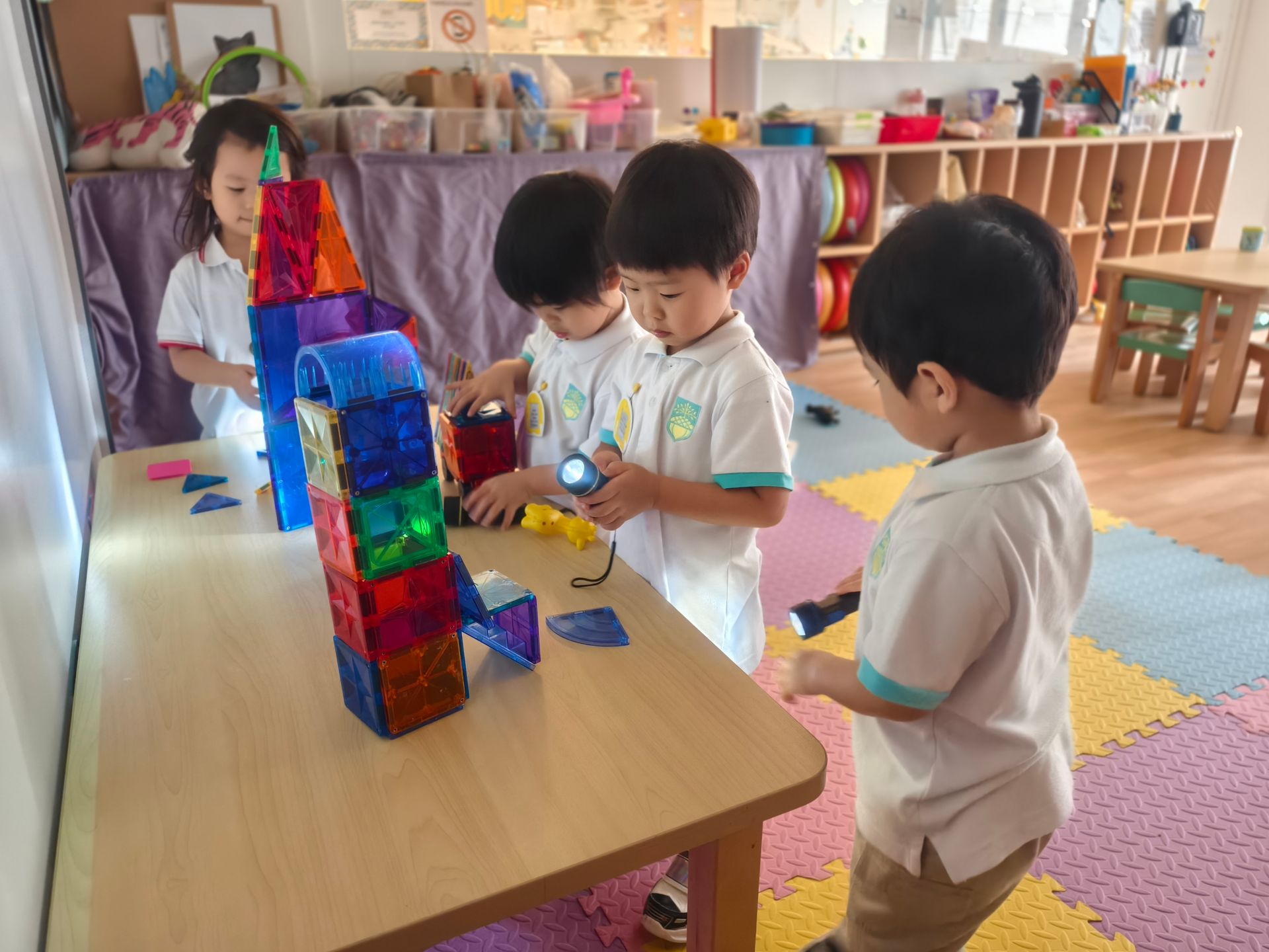 Afternoon School Camp at Mighty Oaks where kids are exploring light