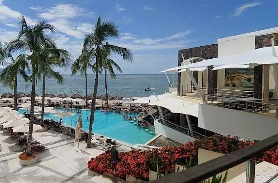 Secrets Vallarta Bay pool overlooking the Pacific Ocean Secrets Vallarta Bay pool overlooking the Pacific Ocean