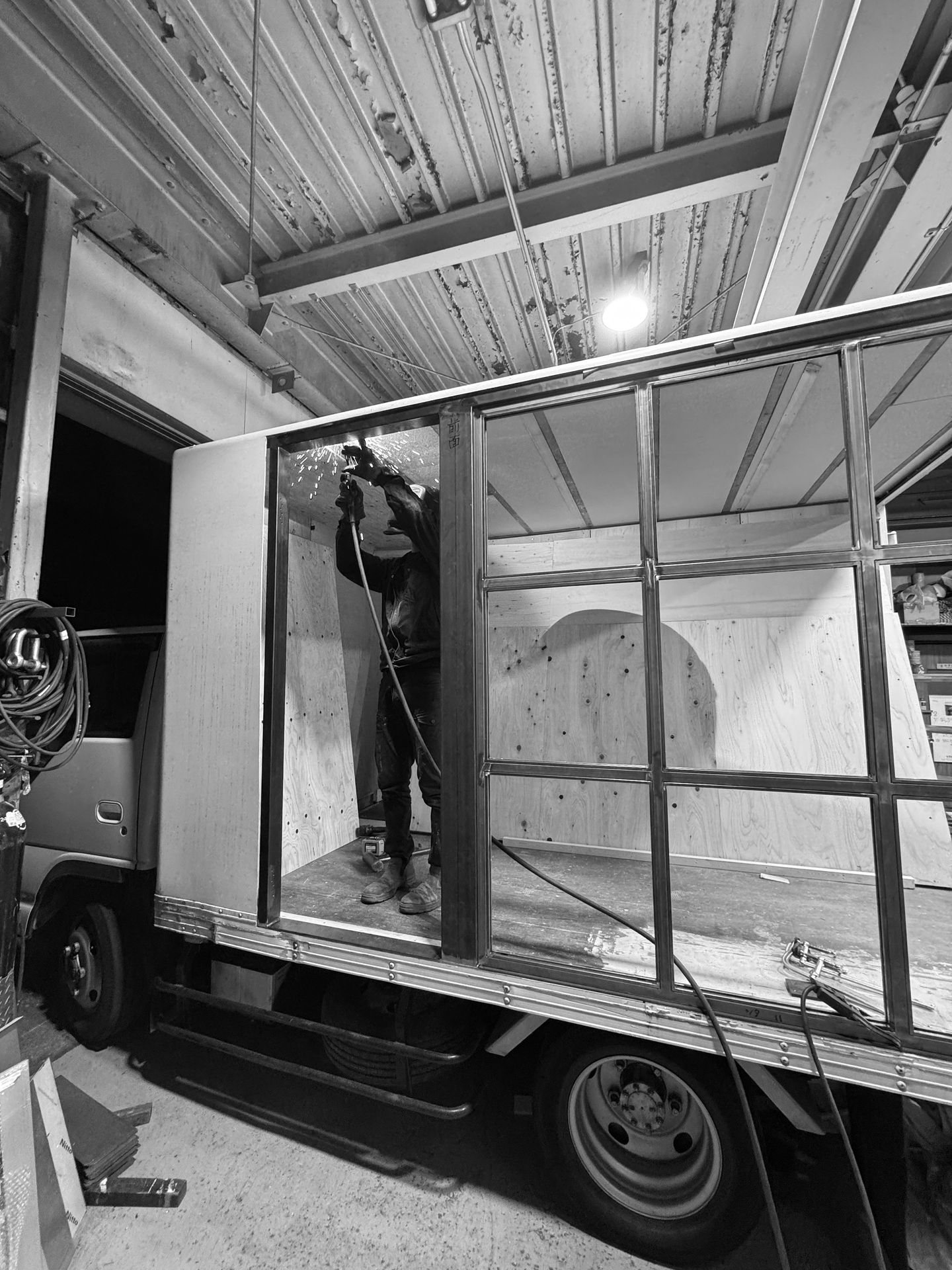 トラックをベースに制作中のDUREE Mobil Pavilion移動ショールーム