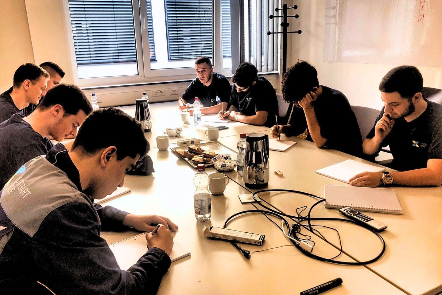 Ideenfindung im Graffiti Workshop – Azubis skizzieren erste Entwürfe