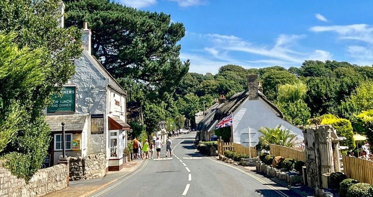 Godshill village and thatched cottages