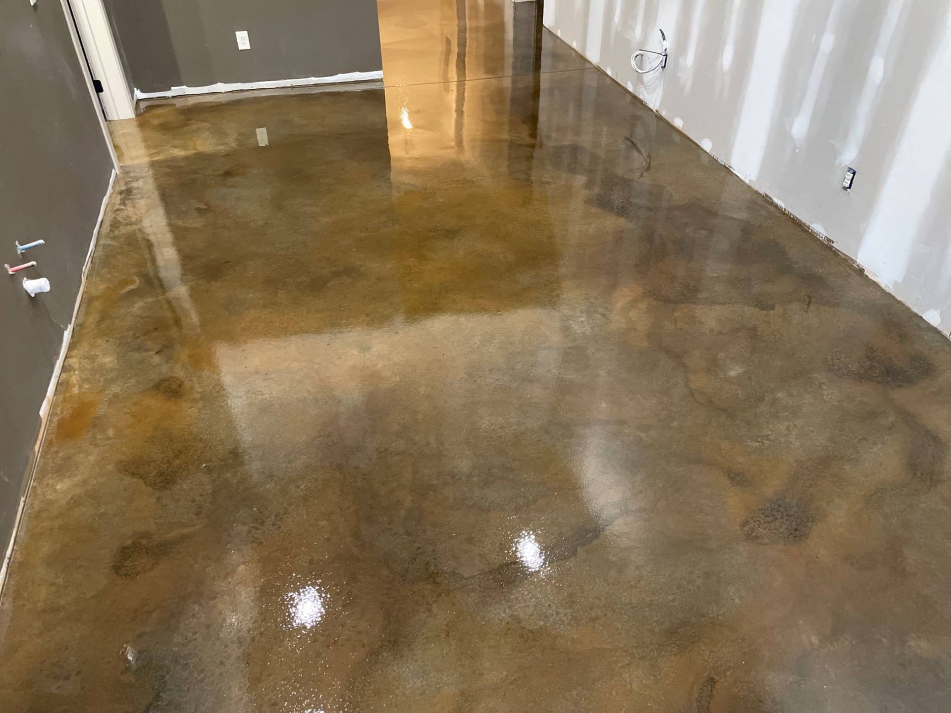 Interior concrete stain with a 3 tone water based concrete stain Interior concrete stain with a 3 tone water based concrete stain