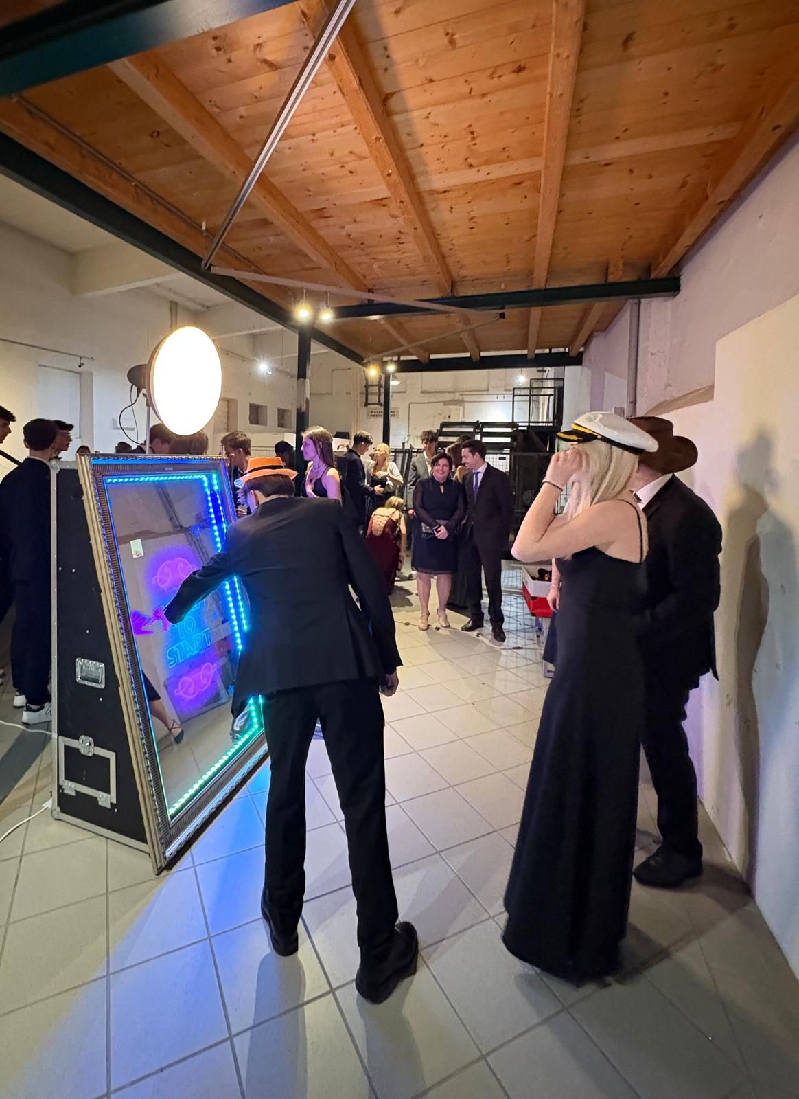 Fotospiegel beim Maturaball der HAK Vöcklabruck in der ALFA Steyrermühl in Laakirchen Fotospiegel beim Maturaball der HAK Vöcklabruck in der ALFA Steyrermühl in Laakirchen