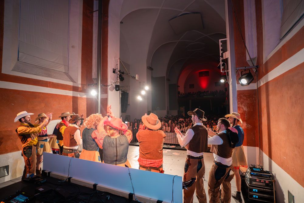 Mitternachtseinlage beim Maturaball in den Minoriten Wels mit Publikum Mitternachtseinlage beim Maturaball in den Minoriten Wels mit Publikum