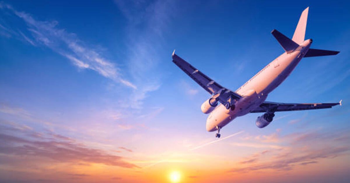 Commercial airplane flying at sunset, symbolizing growing demand for nonstop flights and earlier vacation bookings. Commercial airplane flying at sunset, symbolizing growing demand for nonstop flights and earlier vacation bookings.