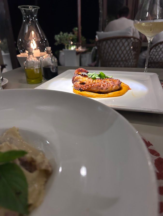 Pandano restaurant table with fresh Italian-Mexican dishes overlooking the beach